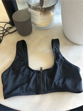 Black Front-Zip Sports Bra - Women Intimates & Sleepwear